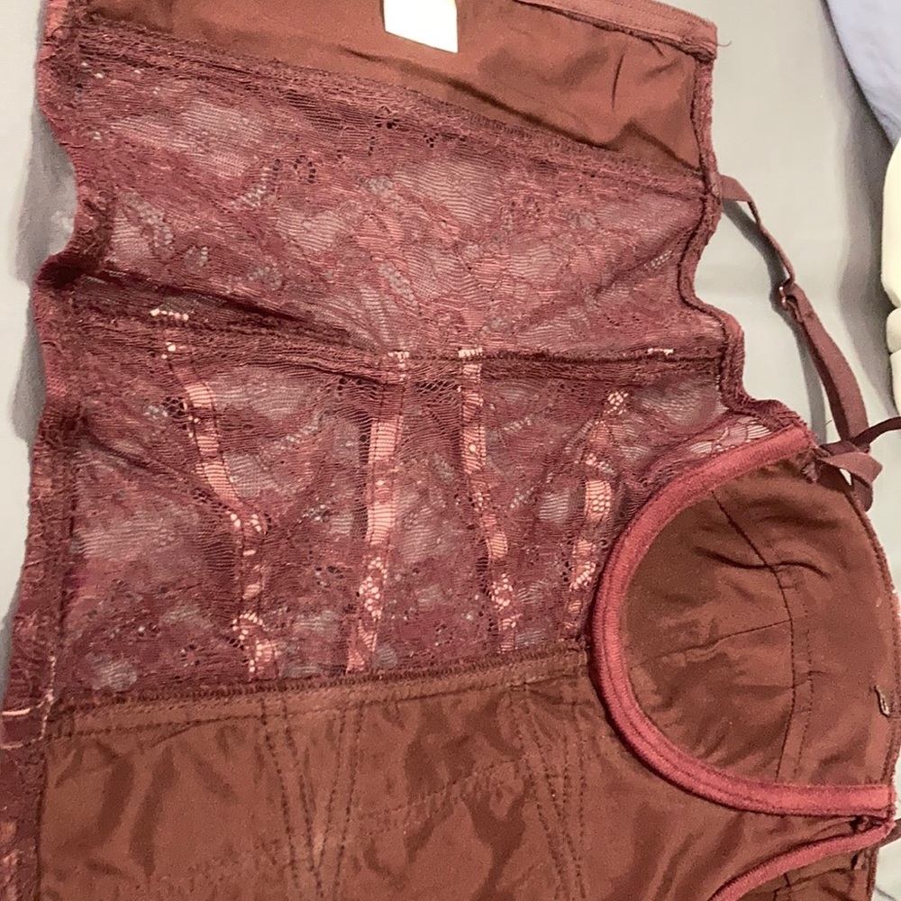 Maroon corset - Picture 3 of 5